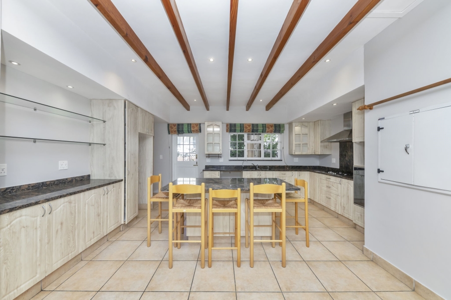 To Let 4 Bedroom Property for Rent in Kenilworth Upper Western Cape